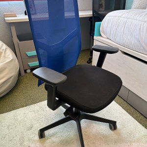 Silla de escritorio respaldo azul Outlet Muebles Toscana