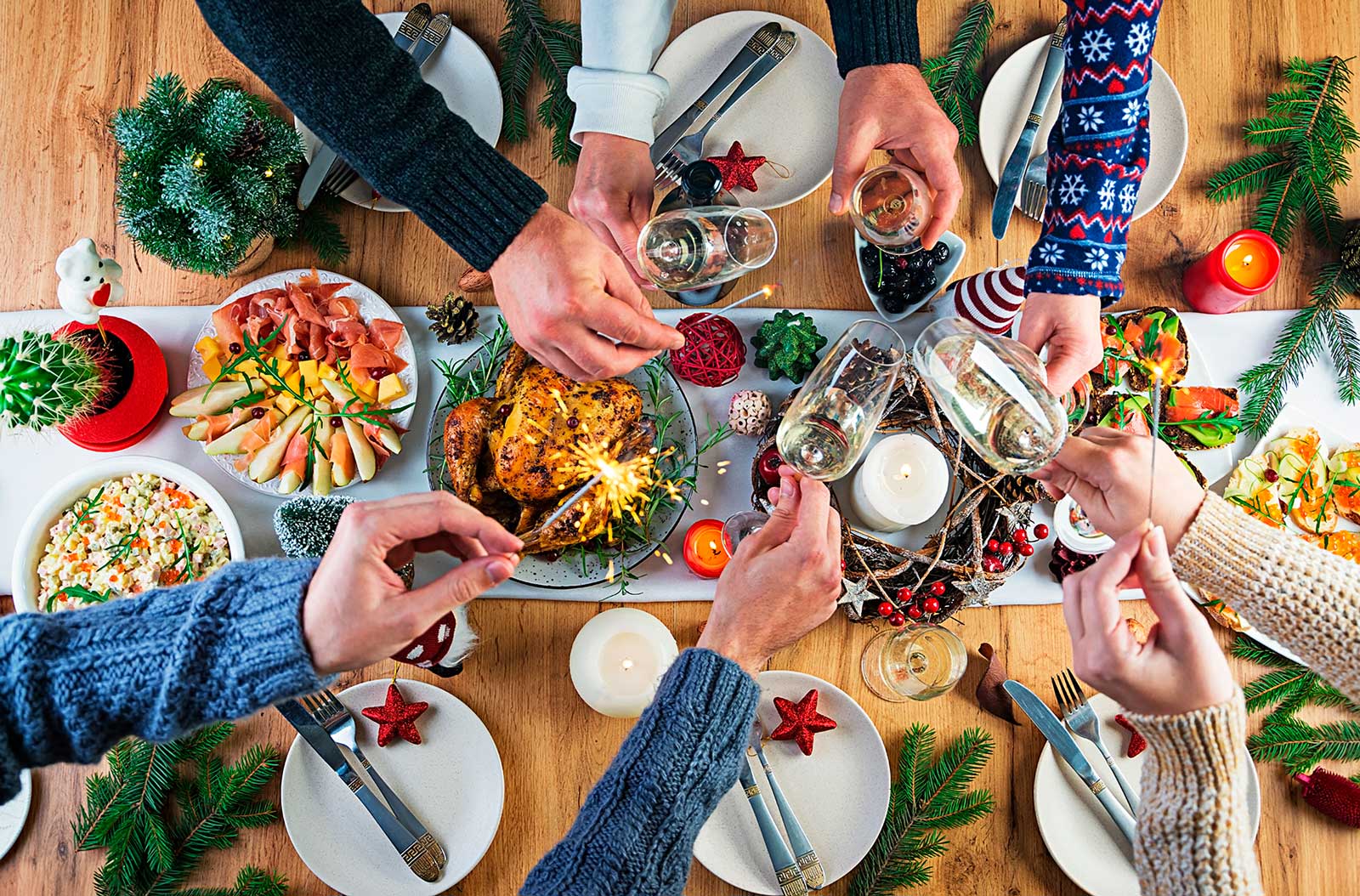 baked-turkey-christmas-dinner-the-christmas-table-is-served-with-turkey-decorated-with-bright-tinsel-and-candles-fried-chicken-table-family-dinner-top-view-hands-in-the-frame